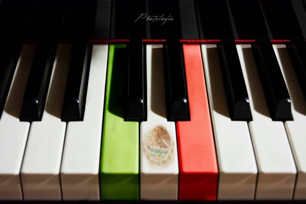 Mexican flag piano keys